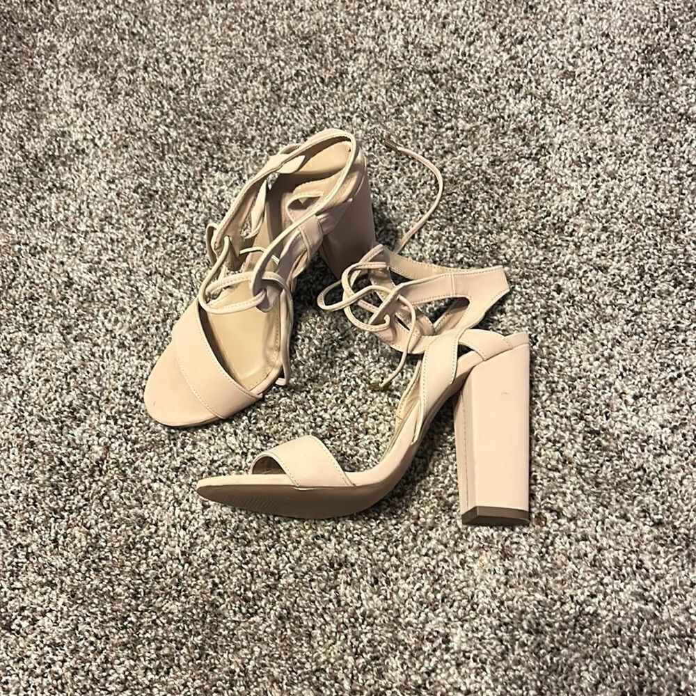 Women’s Heels - Picture 2 of 6